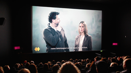 Startbild Kinospot, zu sehen sind Anneke Kim Sarnau und Andreas Costrau