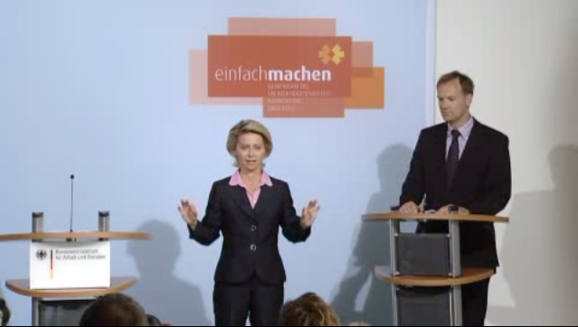 Ministerin Frau Von der Leyen hält eine Rede